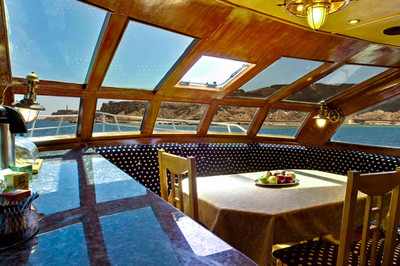 Eetkamer op King Snefro 6 Liveaboard duiken motorjacht in Sharm el Sheikh Egypte